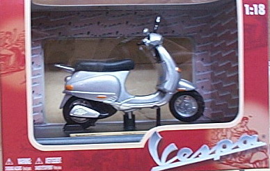 1:18偉士牌機車ET4(2003)